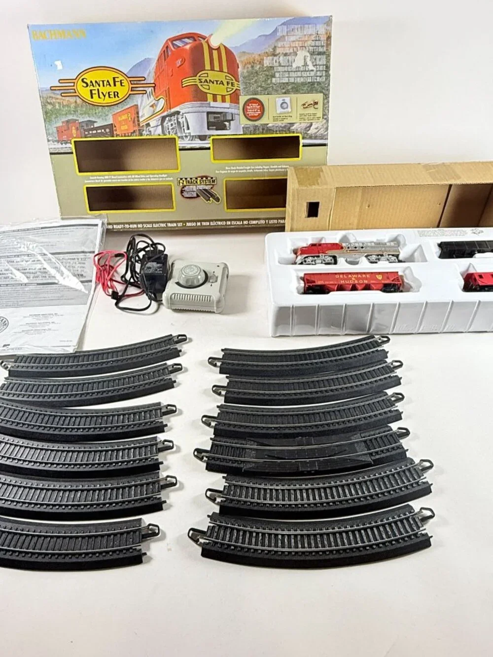 Bachmann HO Santa Fe Flyer Train Set Vintage 647 EMD FT Locomotive E-Z Tracks